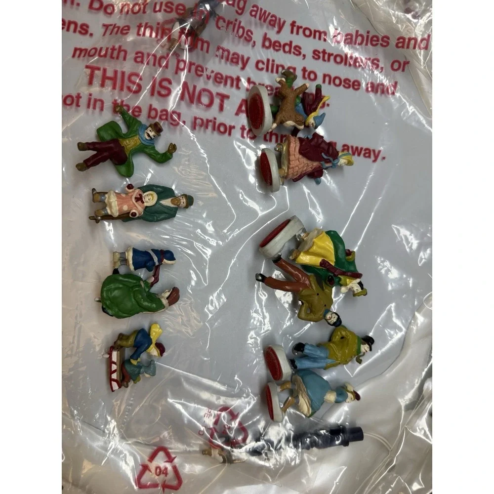 NEW 1995 Mr. Christmas Holiday Skaters Victorian Ice Skating Animated Music RARE